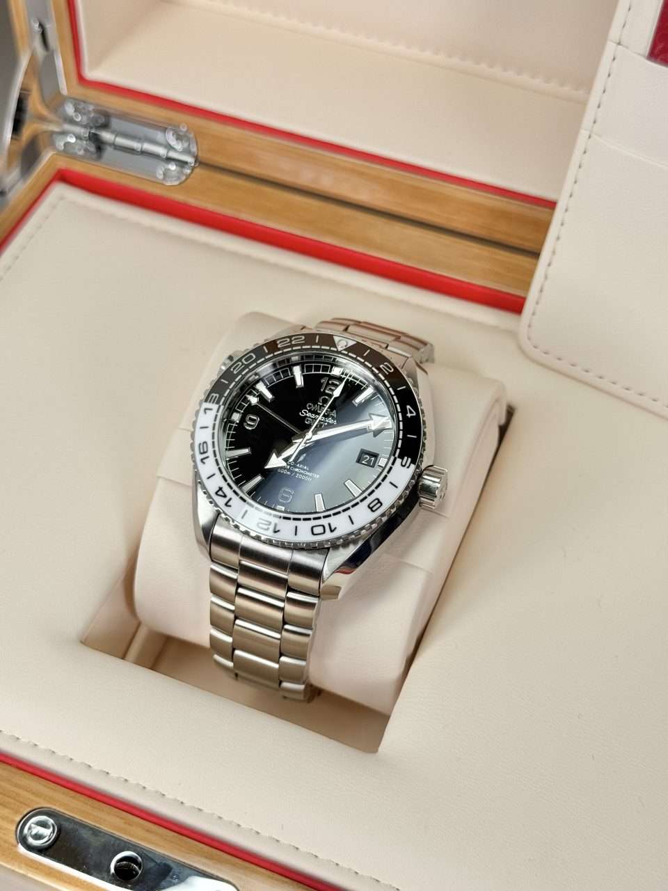 Omega Seamaster Planet Ocean...